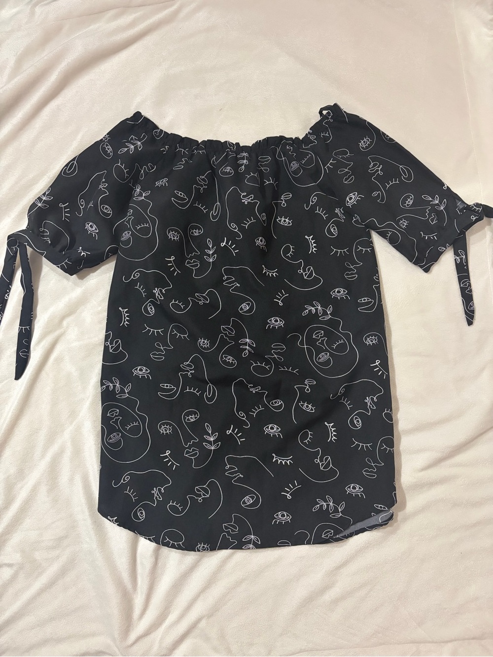 love J Black Off-Shoulder Tie-Sleeve Tunic with White Line Art